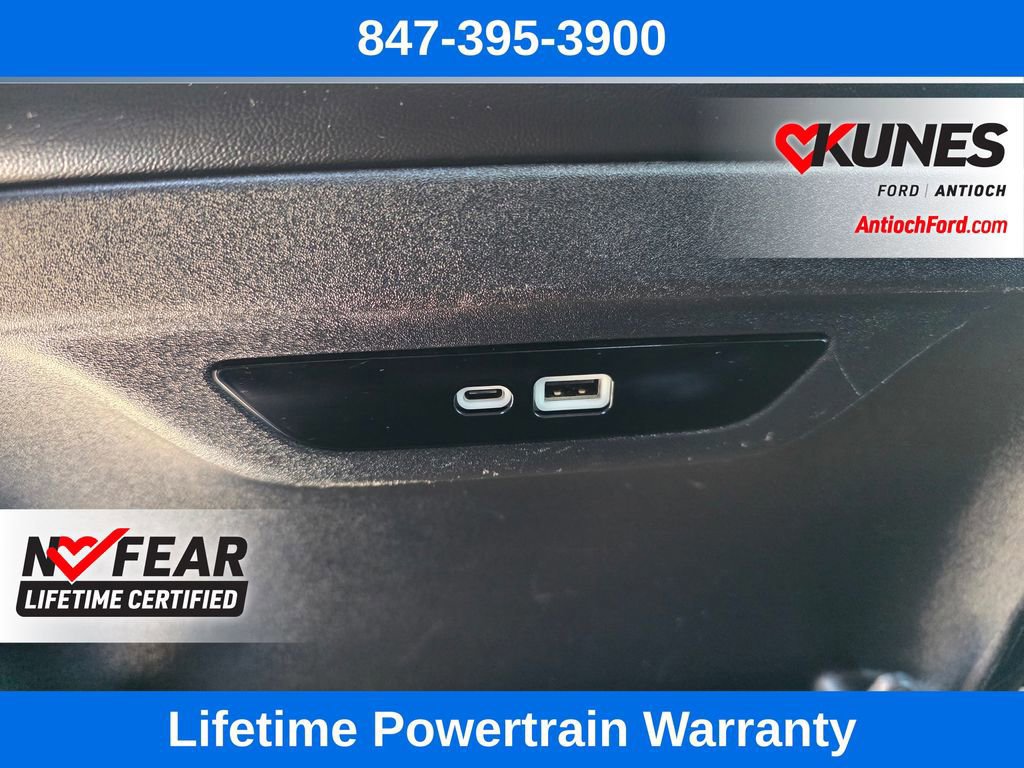 Used 2024 Chrysler Pacifica Touring-L image 25