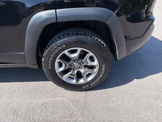 Used 2019 Jeep Cherokee Trailhawk w/ Cold Weather Group AWD/4WD image 14