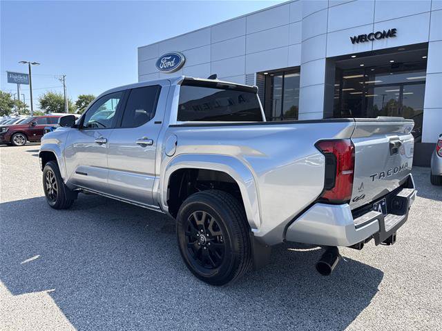 Used 2026 Toyota Tacoma SR5 AWD/4WD image 12