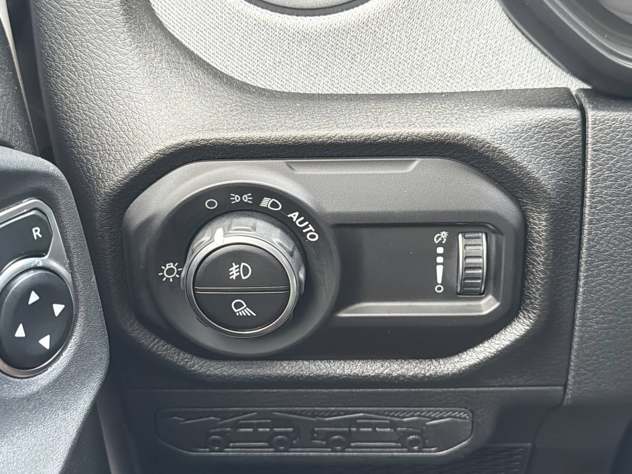 Used 2025 Jeep Gladiator Sport AWD/4WD image 25