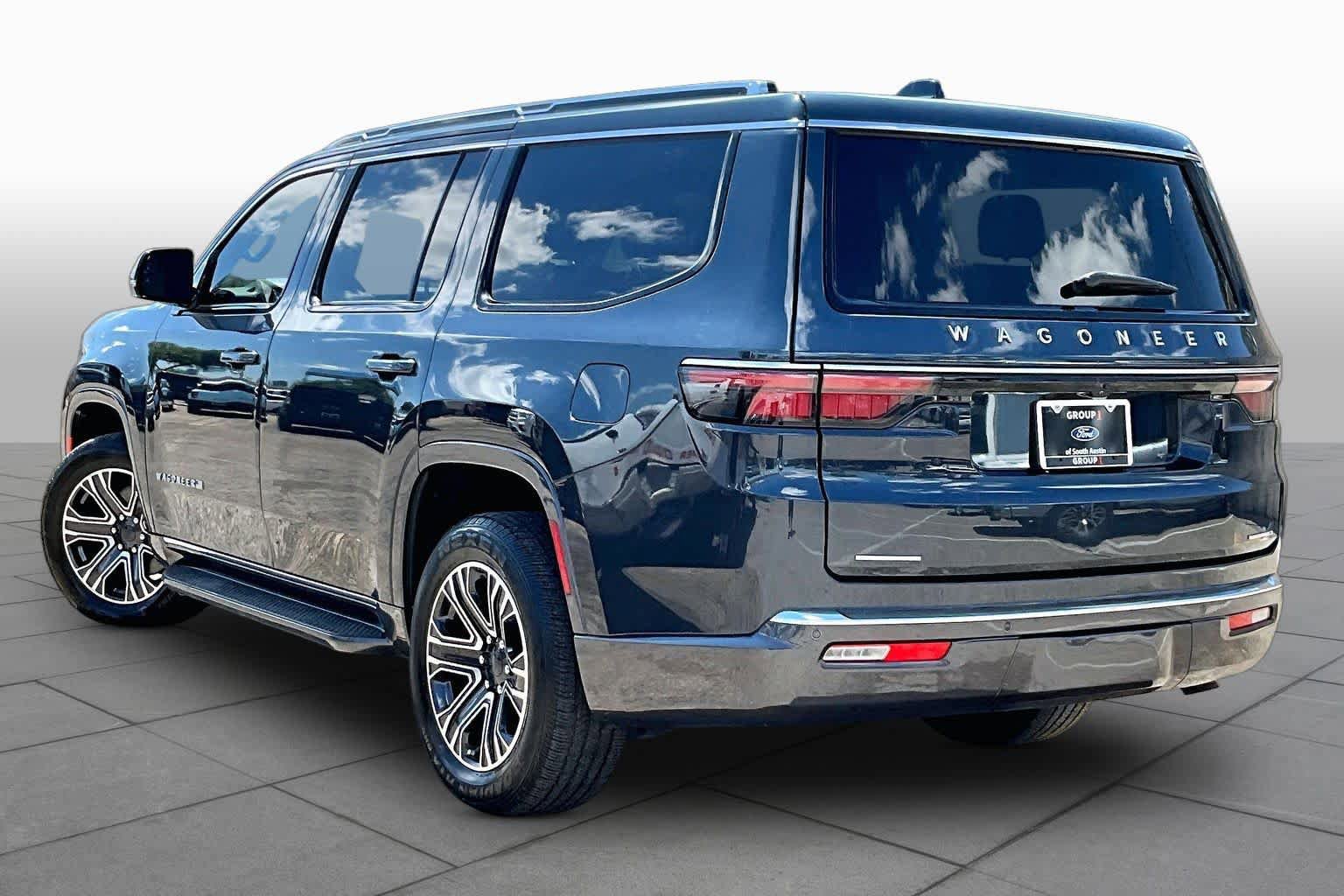 Used 2022 Jeep Wagoneer Series III AWD/4WD image 12