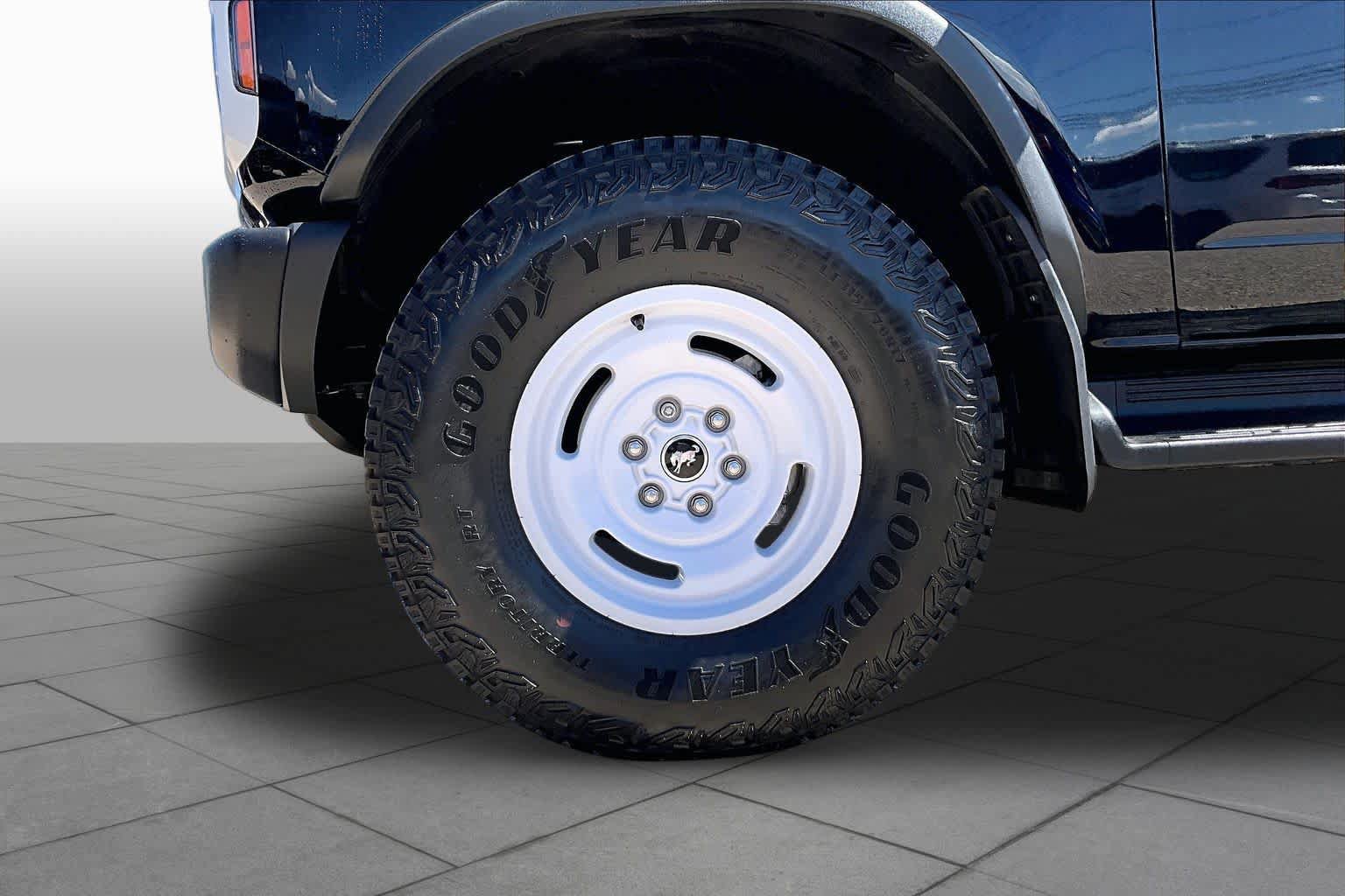 Certified 2025 Ford Bronco Heritage Edition AWD/4WD image 10