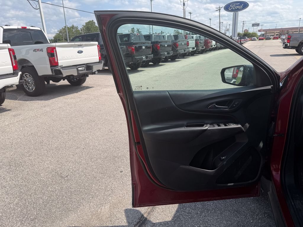 Used 2019 Chevrolet Equinox LT w/ Sun & Navigation Package AWD/4WD image 11