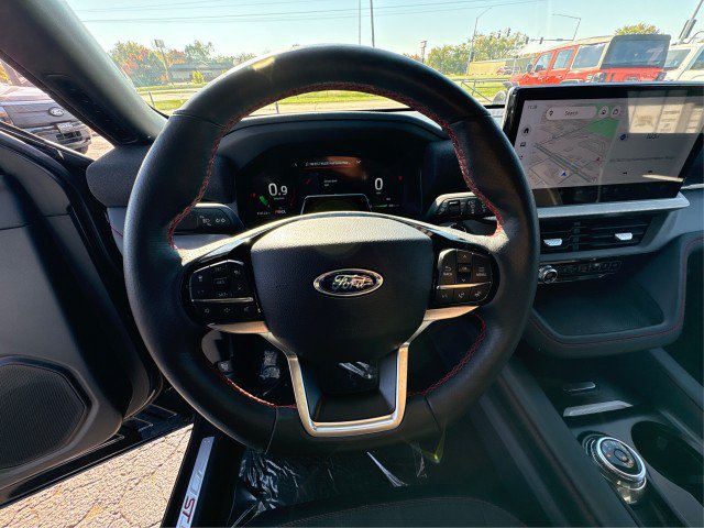 Certified 2025 Ford Explorer ST-Line w/ ST-Line Street Pack AWD/4WD image 15