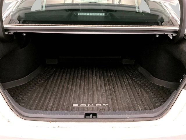 Used 2024 Toyota Camry SE w/ Cold Weather Package FWD image 33