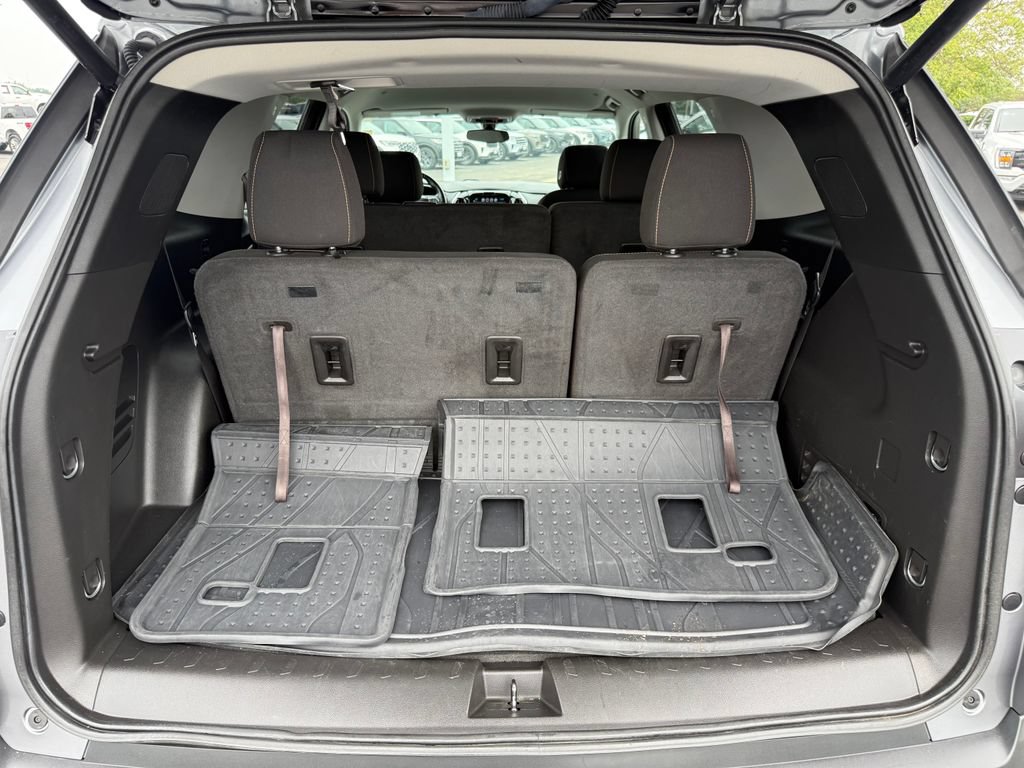 Used 2019 Chevrolet Traverse LT FWD image 10