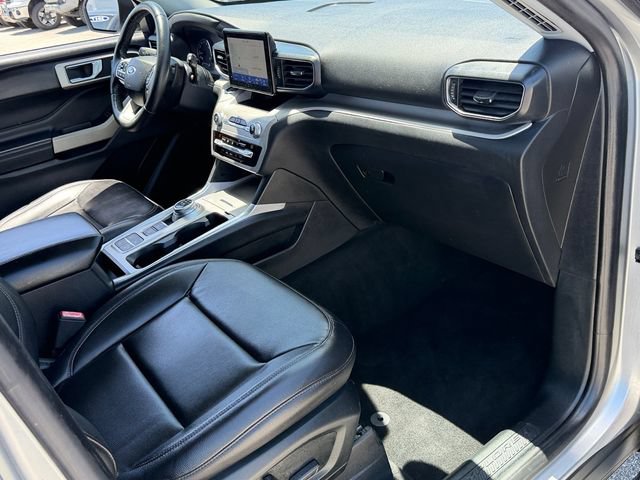 Certified 2020 Ford Explorer XLT w/ Equipment Group 202A RWD image 17