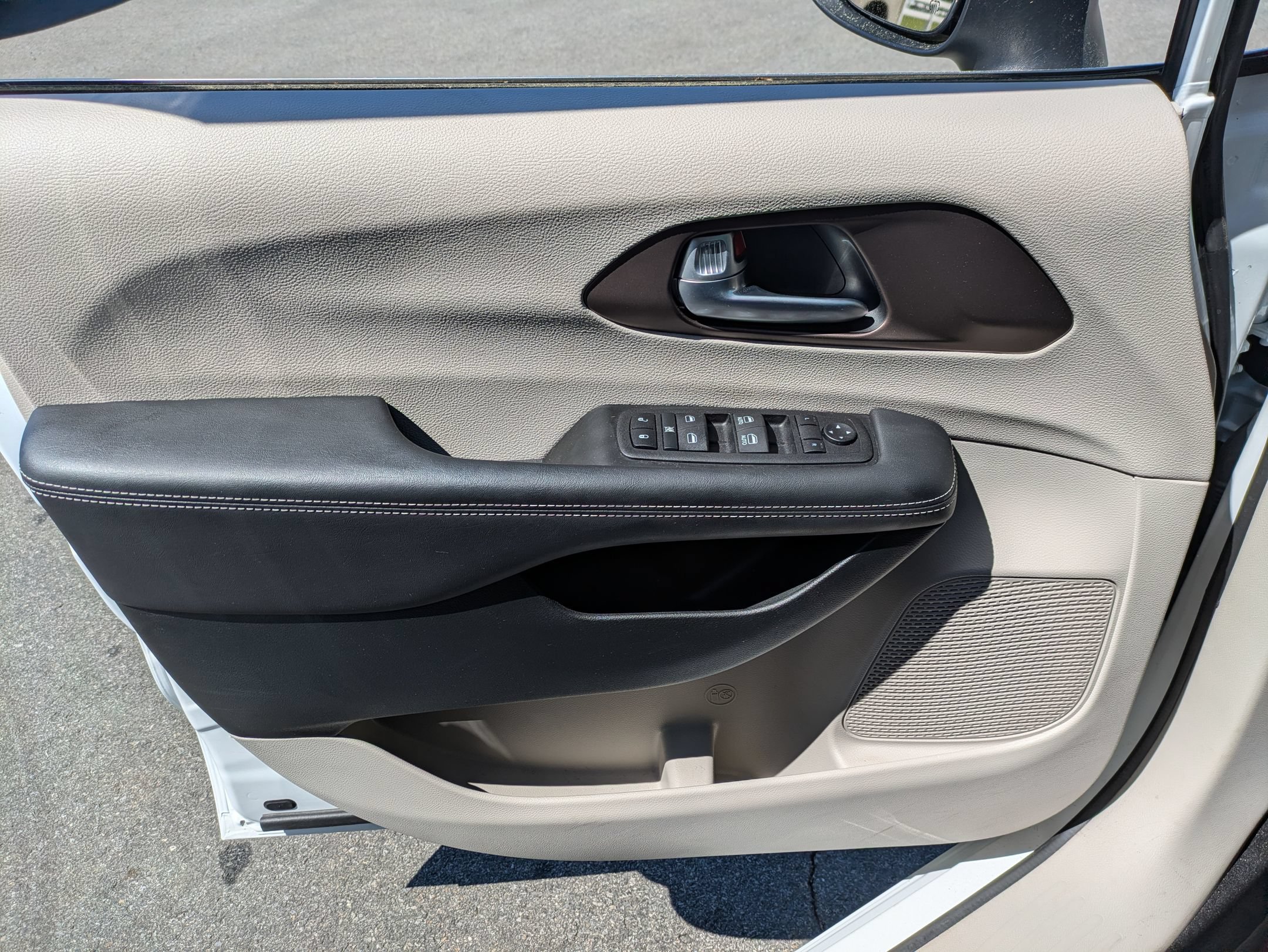 Used 2024 Chrysler Voyager LX FWD image 6