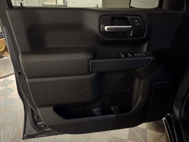 Used 2019 Chevrolet Silverado 1500 Custom w/ Custom Value Package AWD/4WD image 15