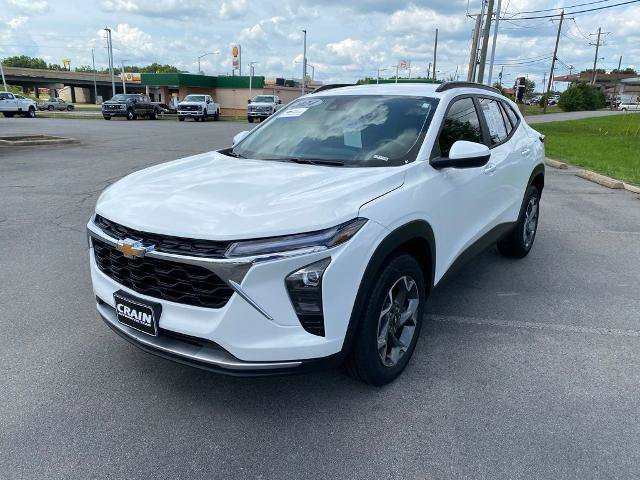 Used 2024 Chevrolet Trax LT w/ Driver Confidence Package FWD image 3