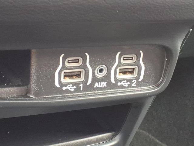 Used 2025 Chrysler Pacifica Select FWD image 18