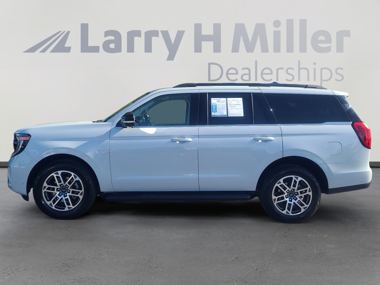 Certified 2025 Ford Expedition Active AWD/4WD image 2