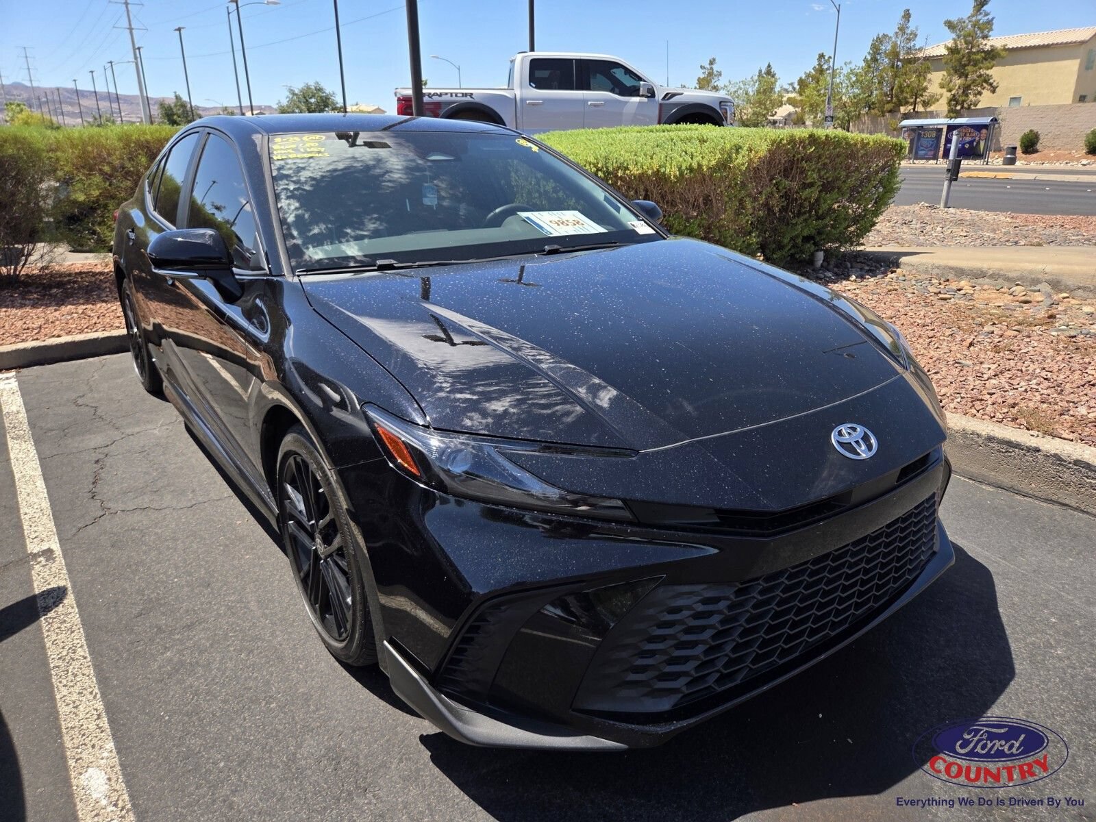 Used 2025 Toyota Camry SE FWD image 1