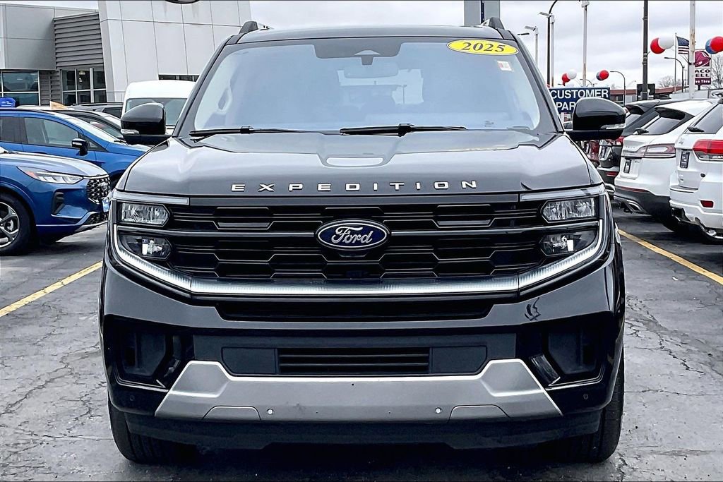 Certified 2025 Ford Expedition Platinum AWD/4WD image 2