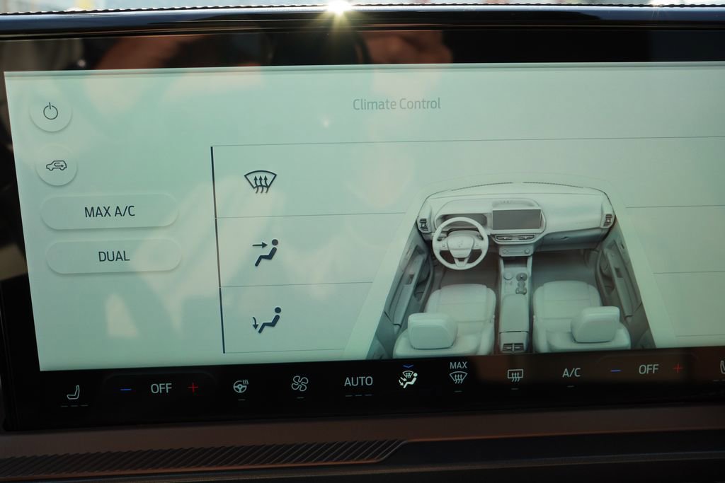 Certified 2025 Ford Bronco Sport Outer Banks w/ Outer Banks Tech Package+ AWD/4WD image 27