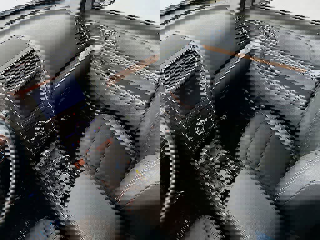 Certified 2019 Ford Explorer Limited w/ Ford Safe & Smart Package image 12