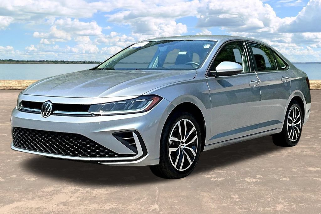 Used 2025 Volkswagen Jetta SE FWD image 4