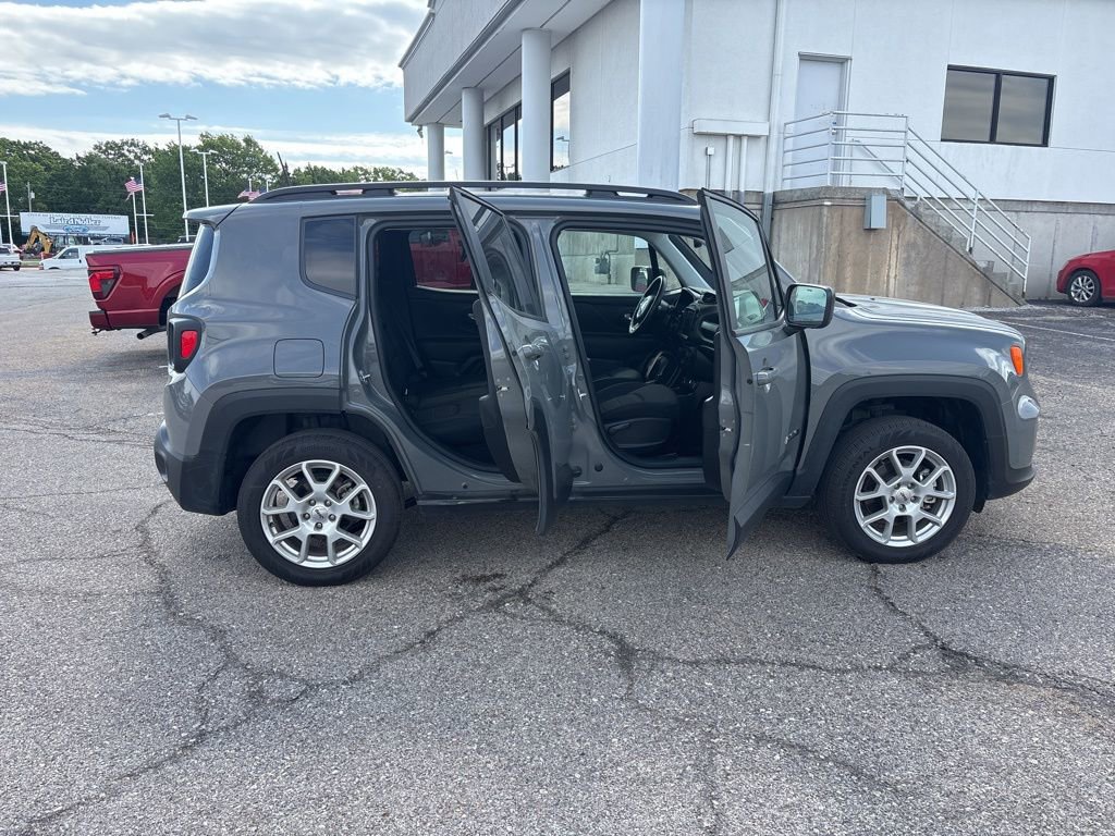 Used 2022 Jeep Renegade Latitude w/ Convenience Group AWD/4WD image 8