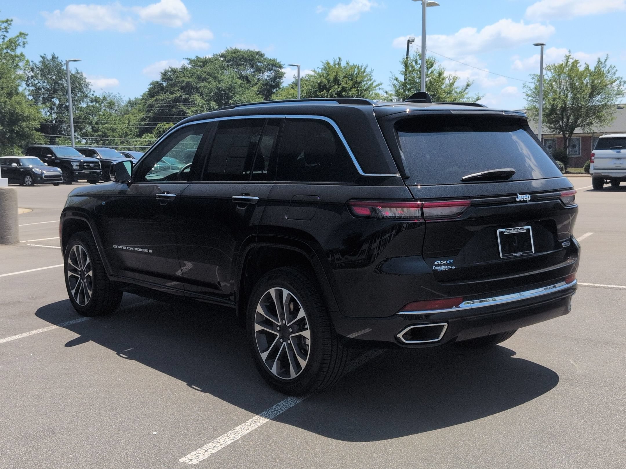 Used 2023 Jeep Grand Cherokee Overland AWD/4WD image 6