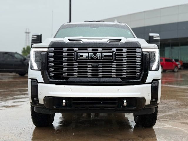 Used 2025 GMC Sierra 3500 Denali Ultimate AWD/4WD image 3