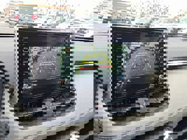 Used 2021 Toyota RAV4 XLE w/ Convenience Package image 18