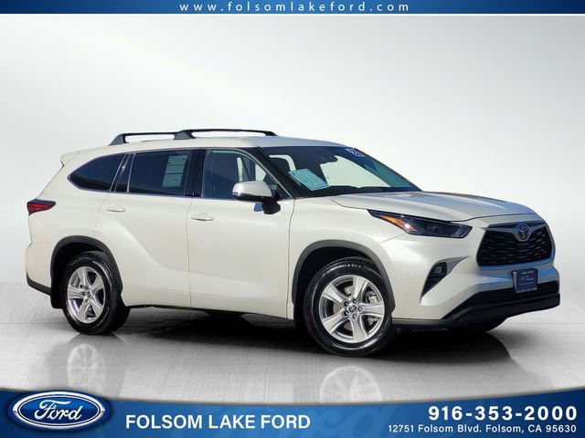 Used 2022 Toyota Highlander LE image 1