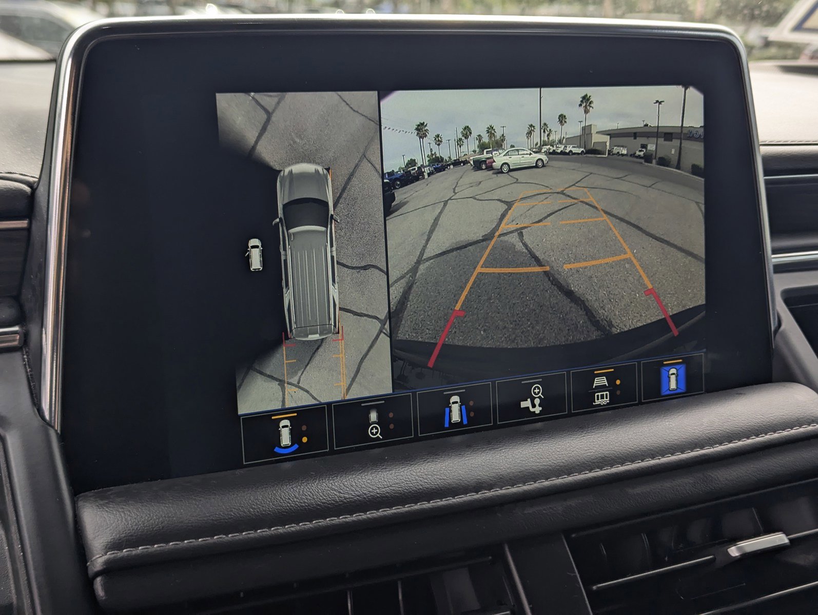 Used 2022 Chevrolet Tahoe LT w/ Luxury Package AWD/4WD image 11