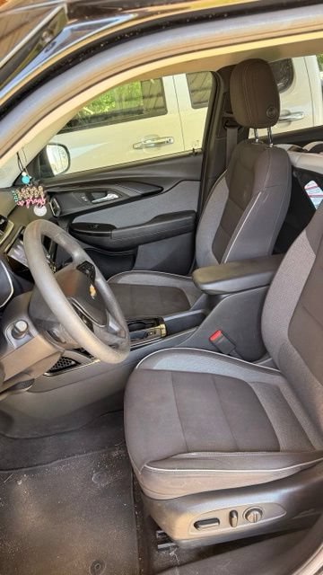 Used 2022 Chevrolet TrailBlazer LT w/ Convenience Package FWD image 9