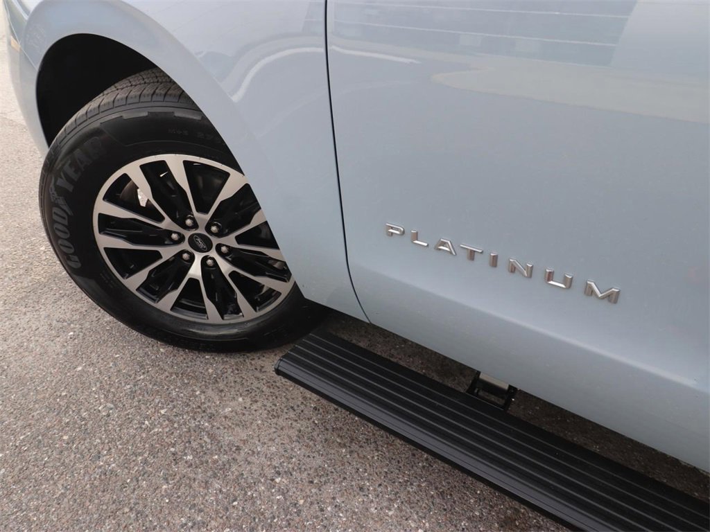 Certified 2025 Ford Expedition Max Platinum image 9