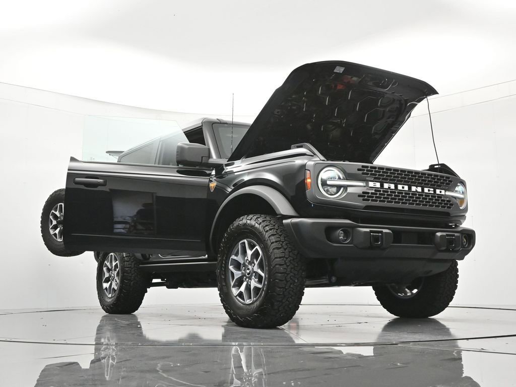 Certified 2025 Ford Bronco Badlands AWD/4WD image 46