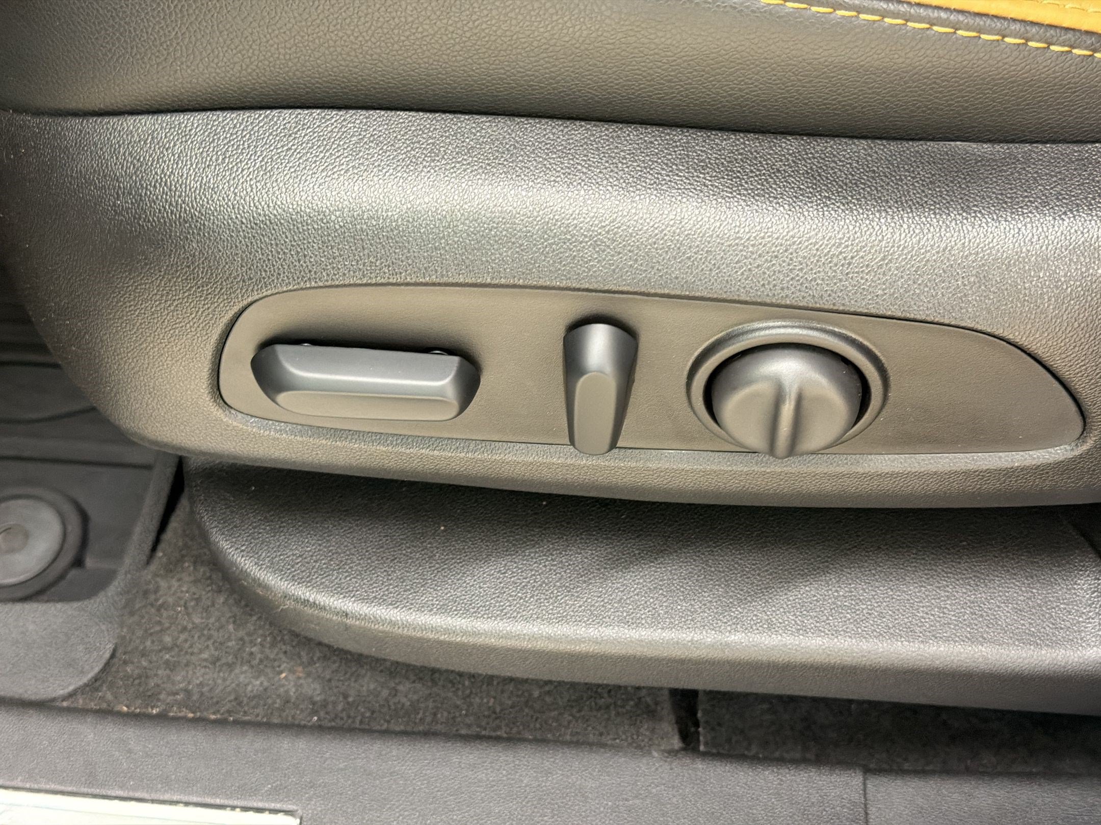 Used 2019 Chevrolet Equinox Premier FWD image 13