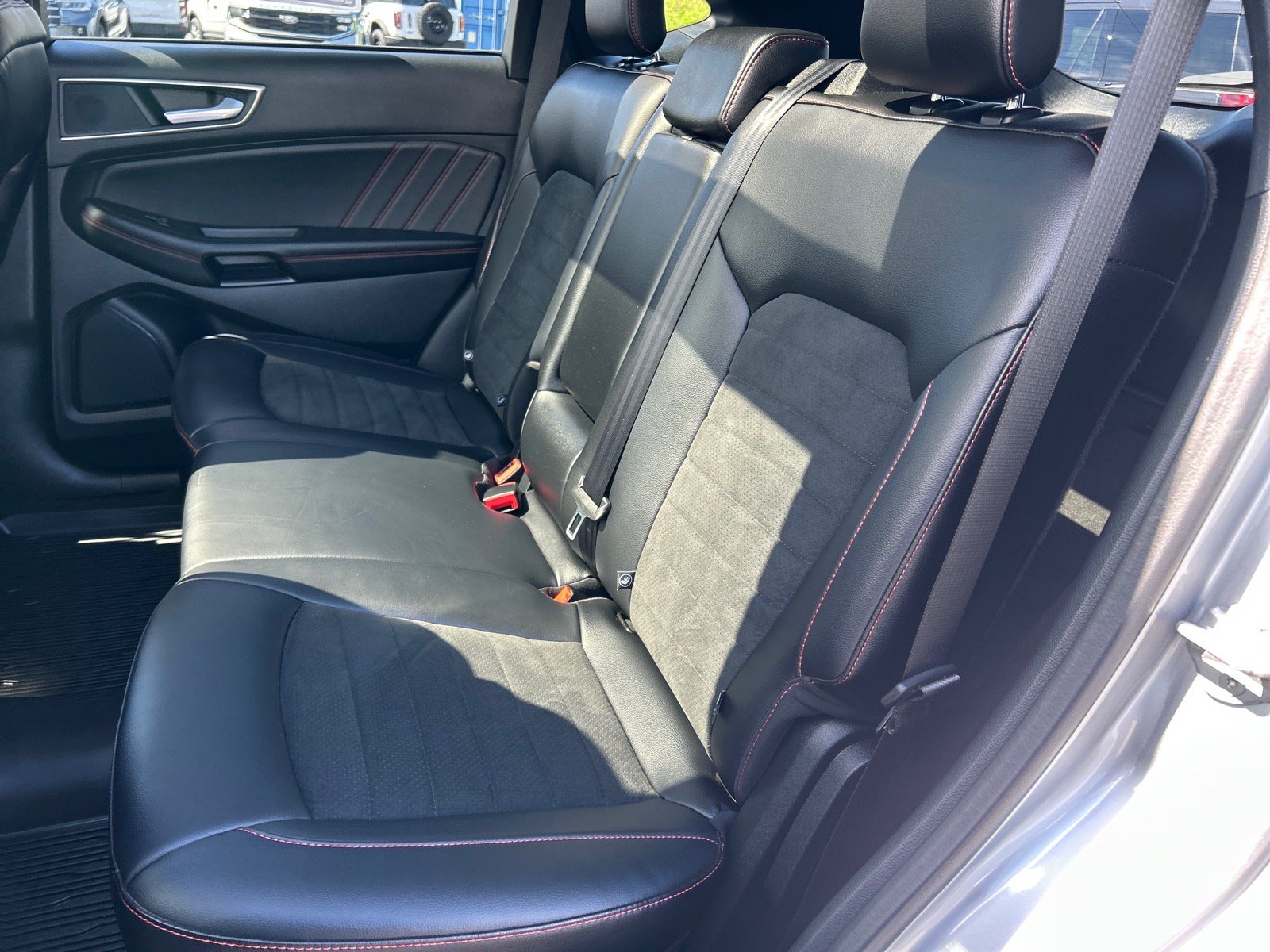 Certified 2022 Ford Edge ST-Line w/ Class II Trailer Tow Package AWD/4WD image 10