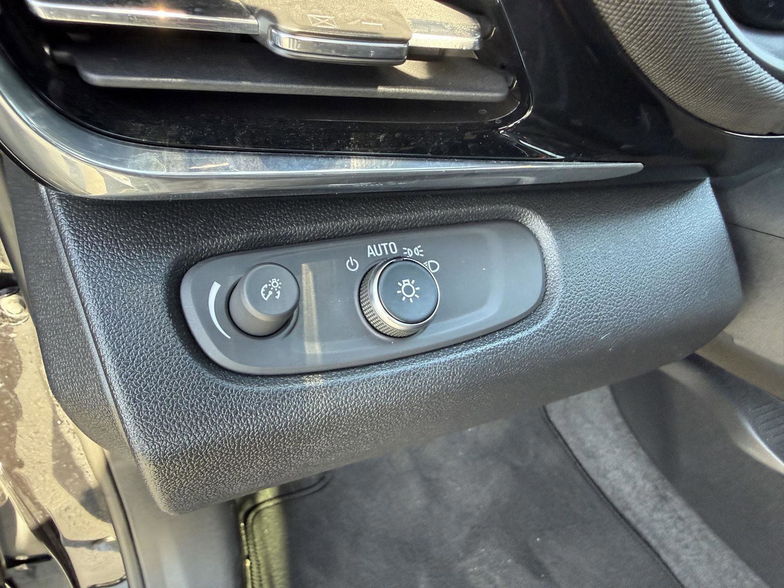 Used 2025 Buick Envista Sport Touring w/ Experience Buick Package image 16