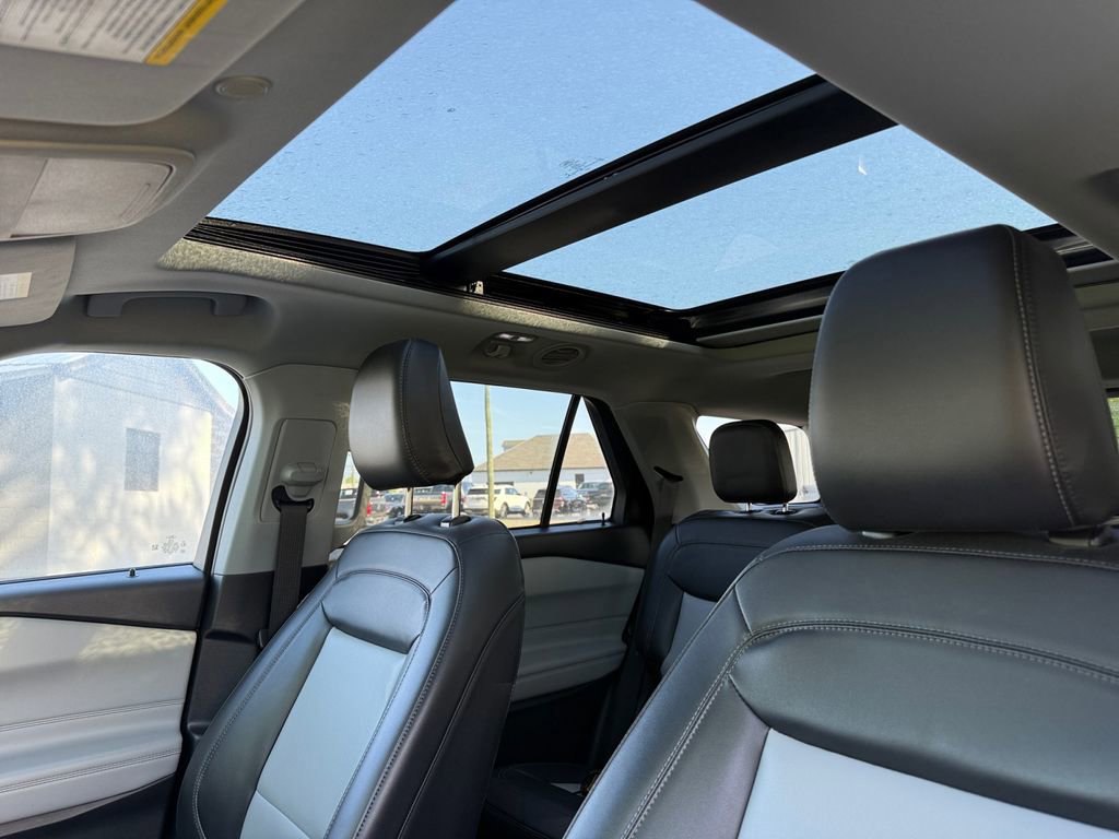 Certified 2022 Ford Explorer XLT w/ Equipment Group 202A image 15