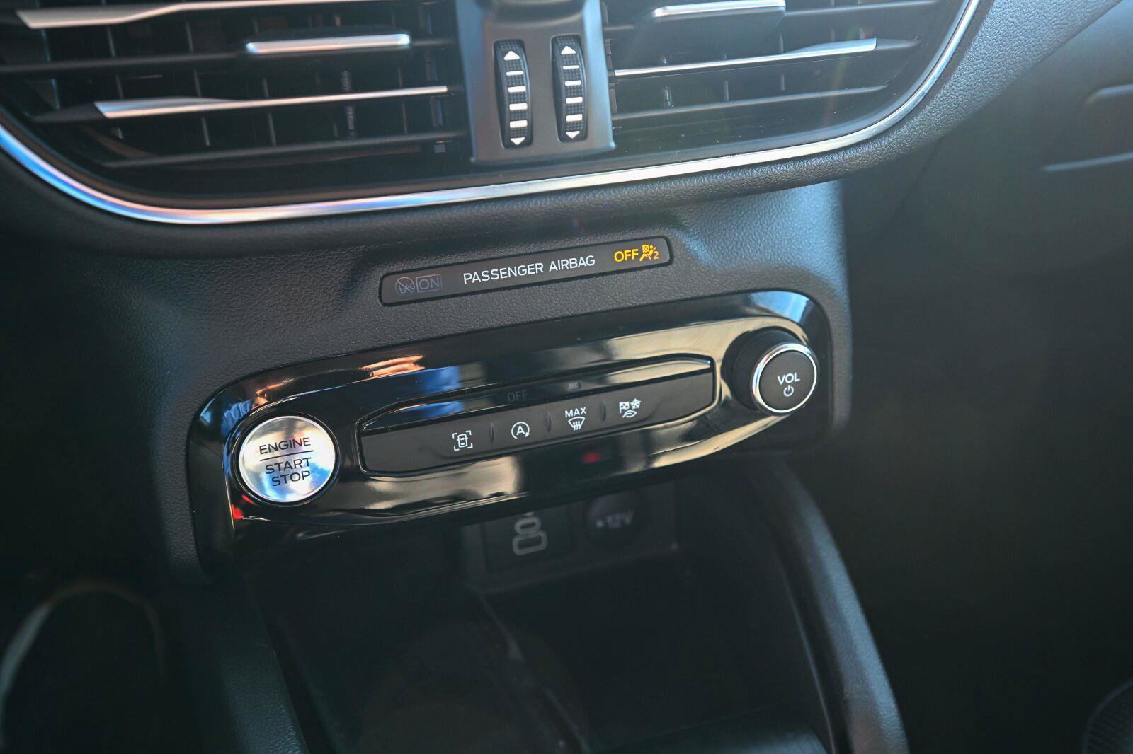 Certified 2025 Ford Escape Platinum AWD/4WD image 37