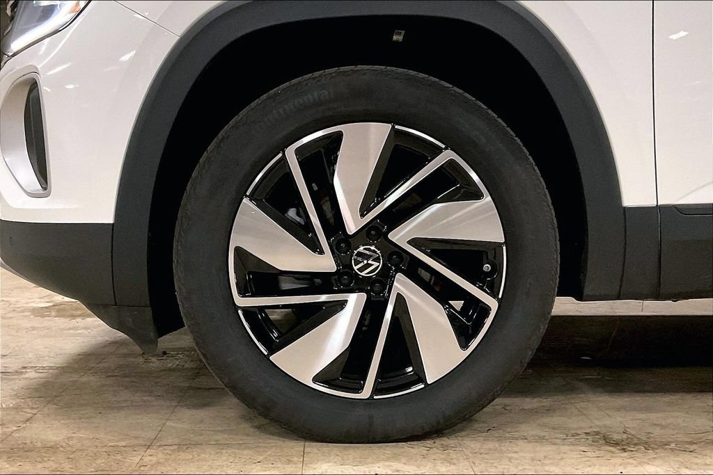 Used 2025 Volkswagen Atlas SE AWD/4WD image 9