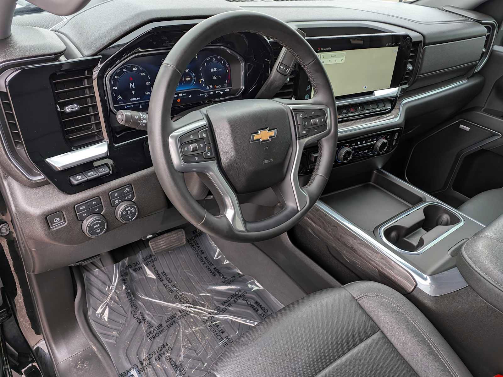 Used 2024 Chevrolet Silverado 3500 LTZ w/ LTZ Plus Package AWD/4WD image 2