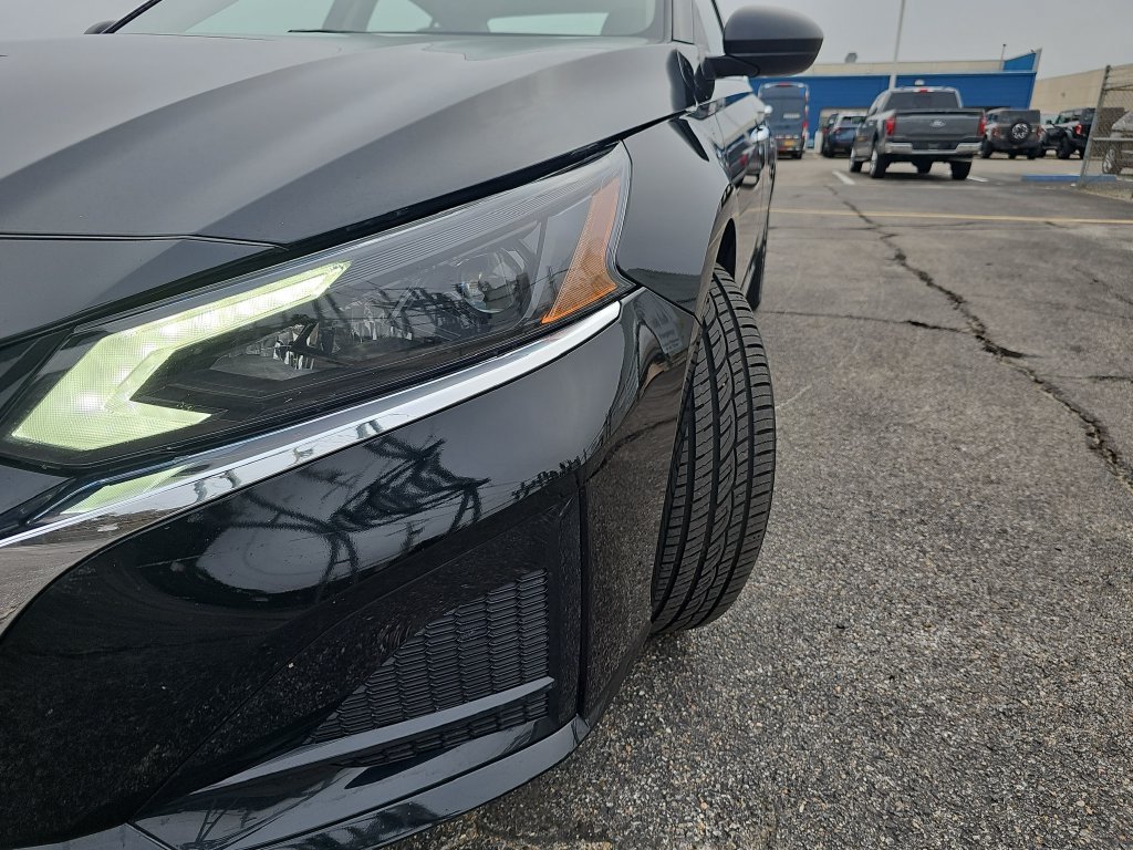 Used 2025 Nissan Altima 2.5 SV FWD image 29