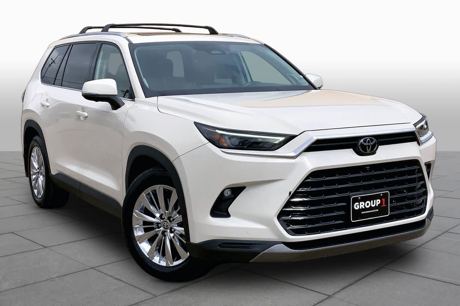Used 2024 Toyota Grand Highlander AWD image 3