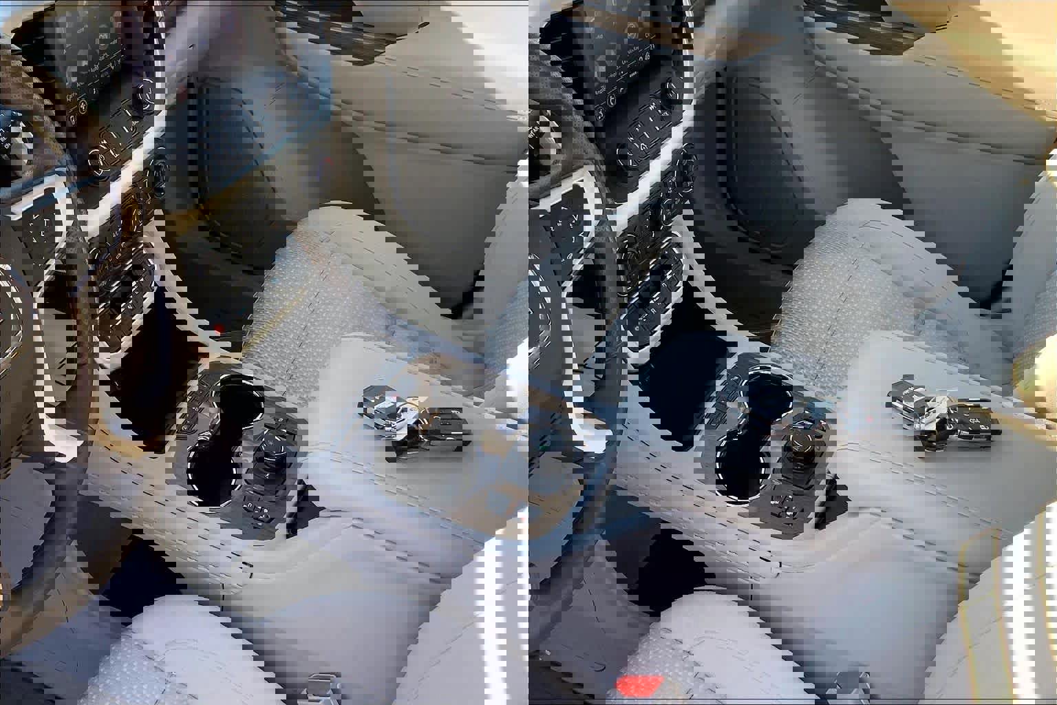 Used 2023 GMC Acadia SLE w/ Driver Convenience Package image 16