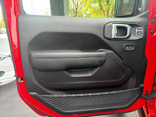 Used 2025 Jeep Wrangler Unlimited Sport AWD/4WD image 24