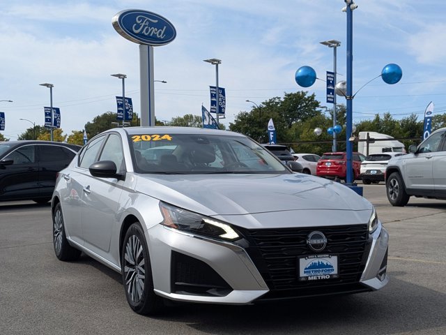 Used 2024 Nissan Altima 2.5 SV FWD image 2