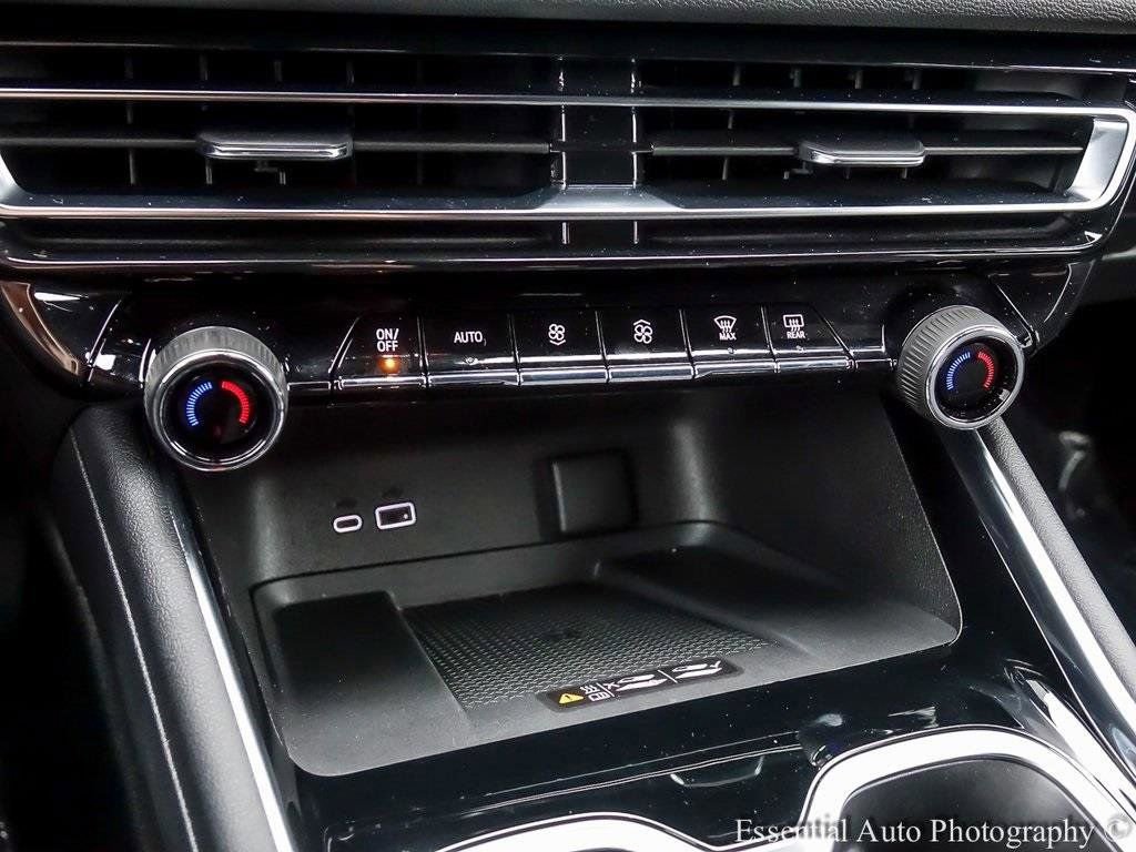 Used 2025 Chevrolet Traverse Z71 w/ Enhanced Driving Package image 19