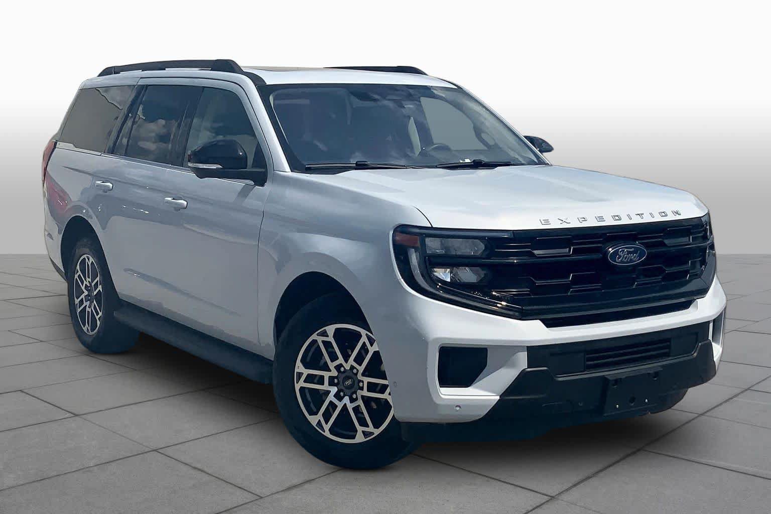 Certified 2025 Ford Expedition Active AWD/4WD image 3