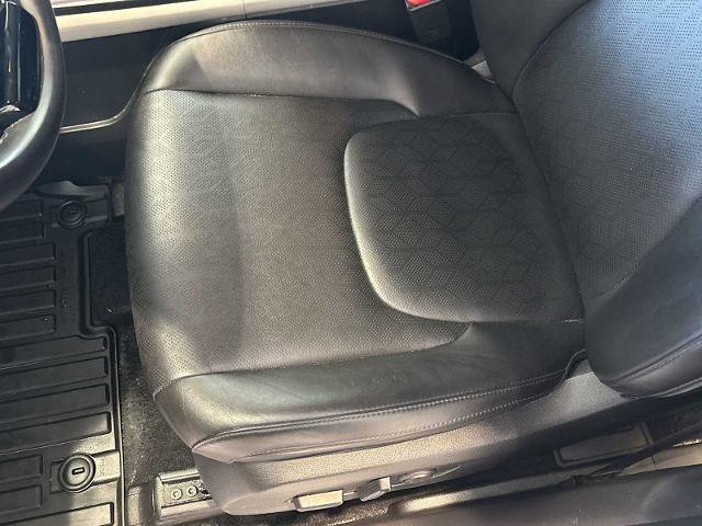 Used 2024 Kia Carnival EX image 18