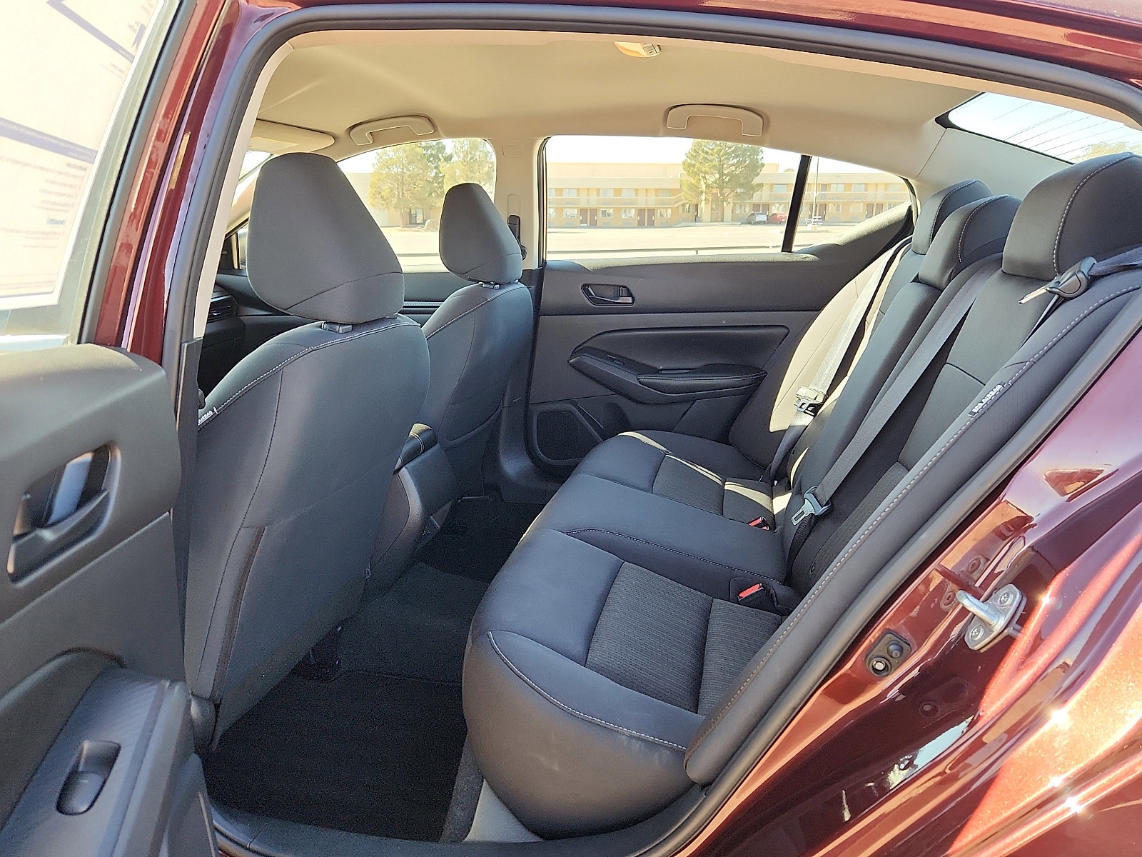 Used 2024 Nissan Altima 2.5 SV image 9