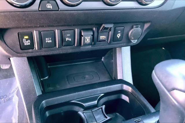 Used 2020 Toyota Tacoma TRD Off-Road w/ Technology Package image 37