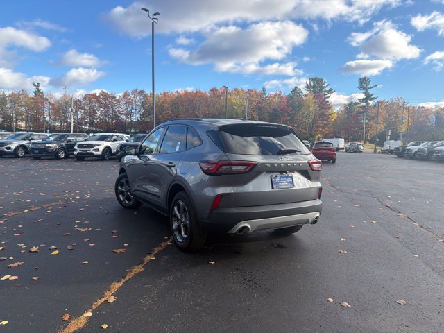 Certified 2025 Ford Escape ST-Line Select AWD/4WD image 6