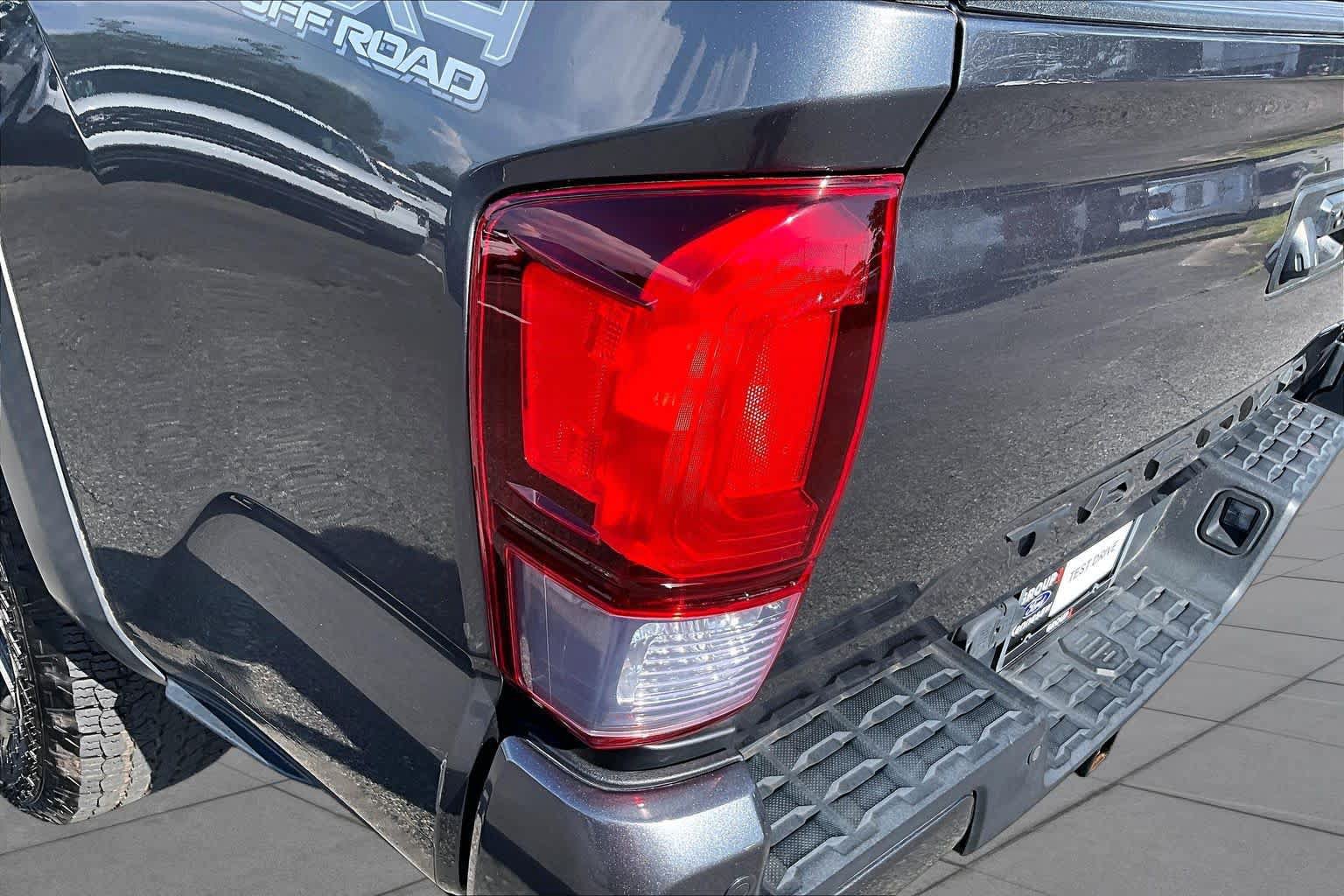 Used 2021 Toyota Tacoma TRD Off-Road w/ Technology Package AWD/4WD image 27
