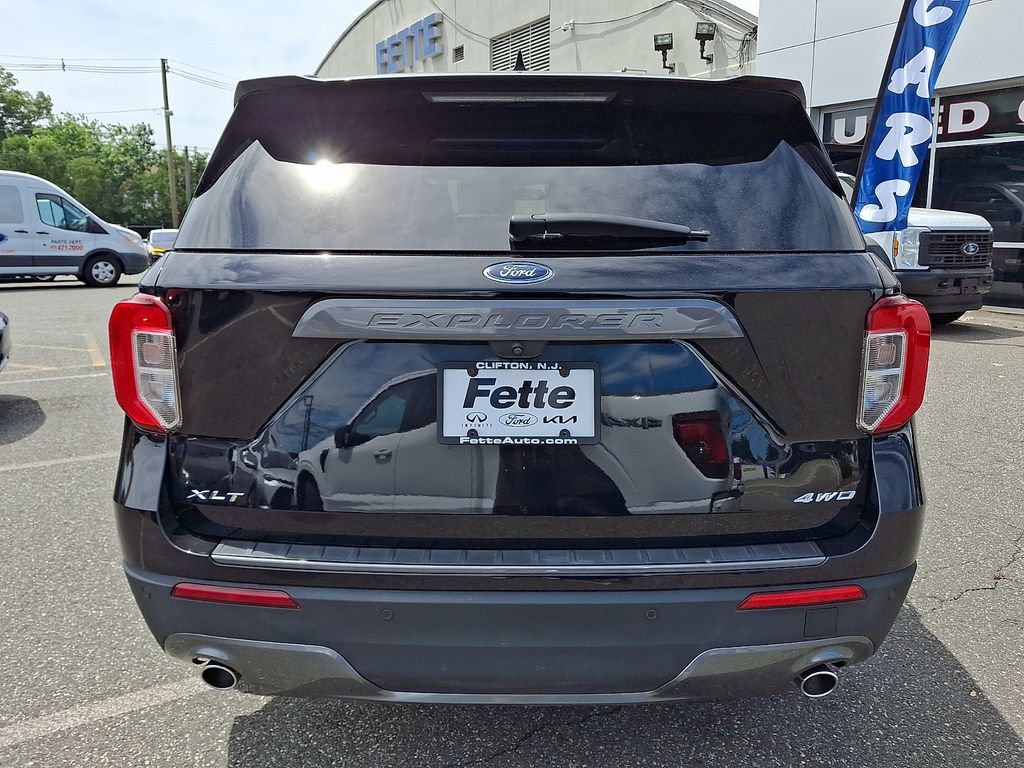 Certified 2023 Ford Explorer XLT w/ Equipment Group 202A AWD/4WD image 5